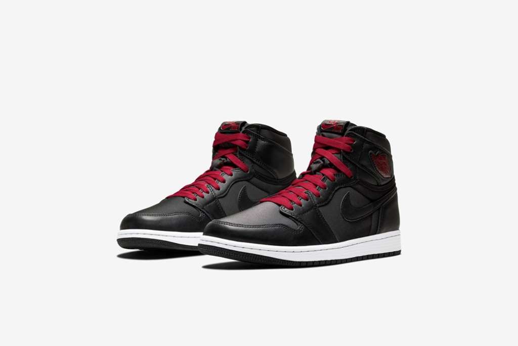 Air Jordan 1 Retro High OG Black2.jpg