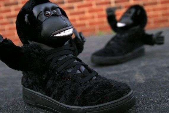 jeremy-scott-adidas-originals-js-gorilla-release-date-04-570x380.jpg