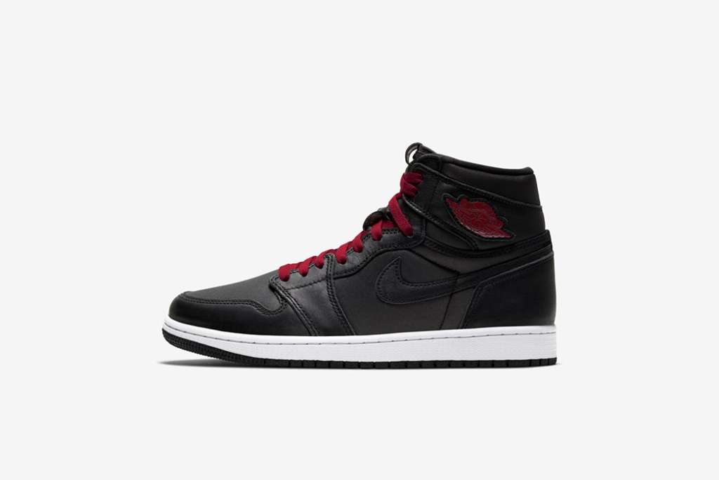 Air Jordan 1 Retro High OG Black3.jpg